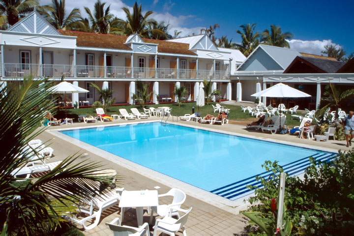 af_la_reunion_001.JPG - Eine Hotelanlage am Strand von l'Hermitage im Westen von La Runion