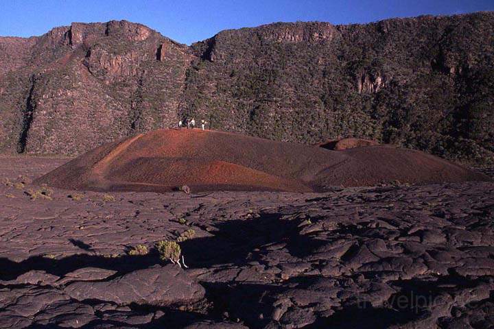 af_la_reunion_014.JPG - Der rot schimmernden Krater Formica Lo am Vulkan Piton de la Fournaise auf La Runion