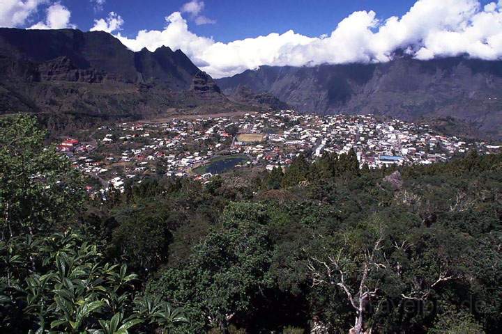 af_la_reunion_016.JPG - Ausblick auf den Ort Cilaos vom Aussichtspunkt La Roche Merveilleuse auf La Reunion