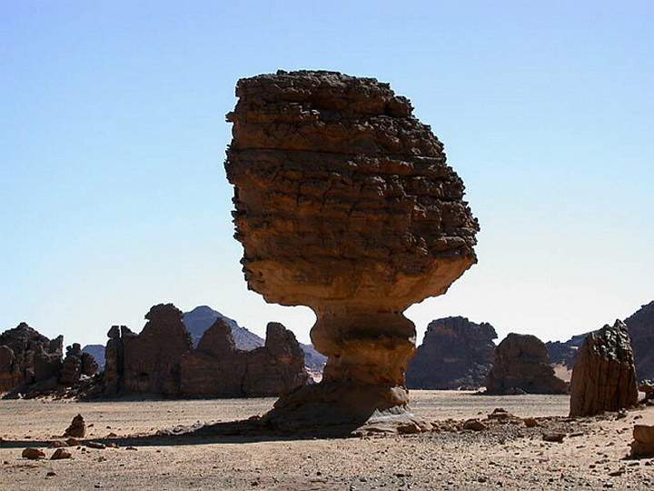 af_libyen_002.JPG - Spektakulre Felsformation im Akakaus-Gebirge, Libyen