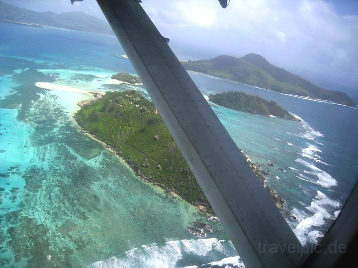 af_sey_mahe_001.jpg - Mit dem Island-Hopper ber dem Ste. Anne Marine Nationalpark vor Mahe