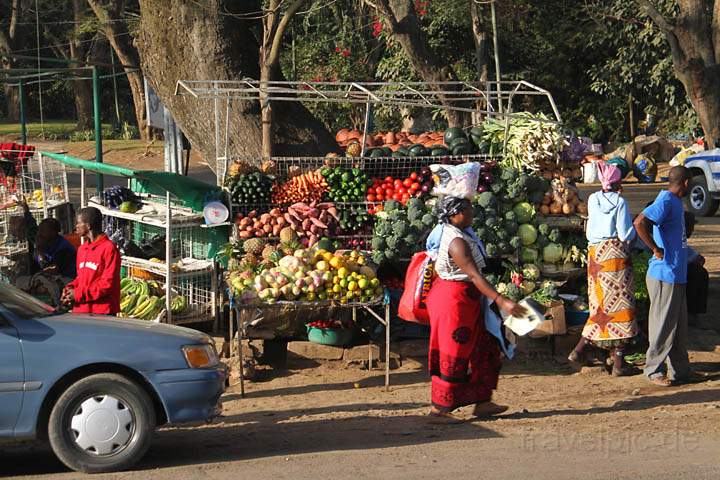 af_tz_arusha_005.jpg - Typische Obst- und Gemsestnde