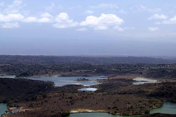 af_tz_kilimanjaro_001.jpg - Blick auf den leider wolkenverhangenen Kilimanjaro vom Arusha NP aus