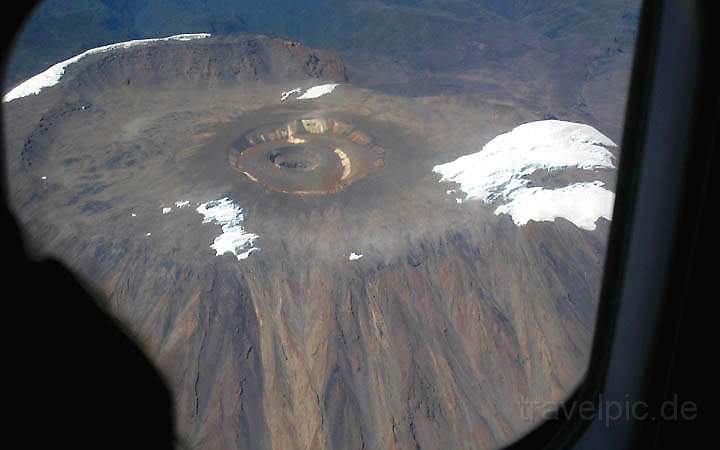 af_tz_kilimanjaro_006.jpg - Der Blick aus dem Flugzeug beim berflug des Kilimanjaro