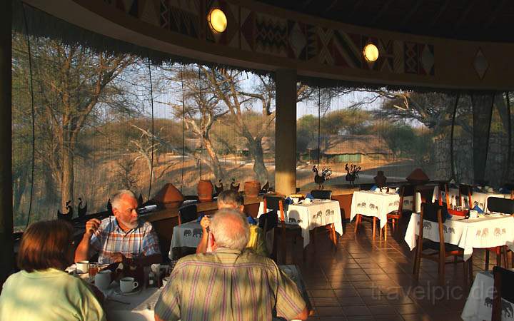 af_tz_tarangire_np_029.jpg - Der Restaurant-Saal in der Lodge im Tarangire Nationalpark