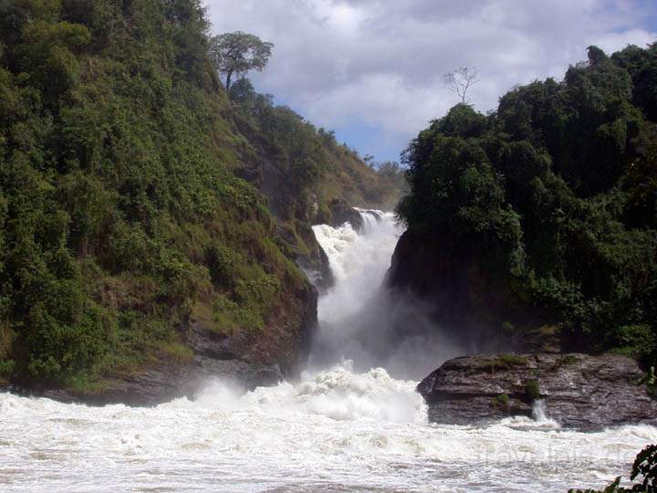 af_uganda_018.jpg - Wasserflle im Urwald von Uganda     Tipp:  Reisebericht Uganda  - Erlebnisse, Fakten und viele Reisetipps 