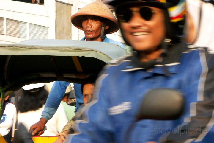 as_id_java_007.JPG - Es herrscht immenser Verkehr auf den Straen der Insel Java in Indonesien