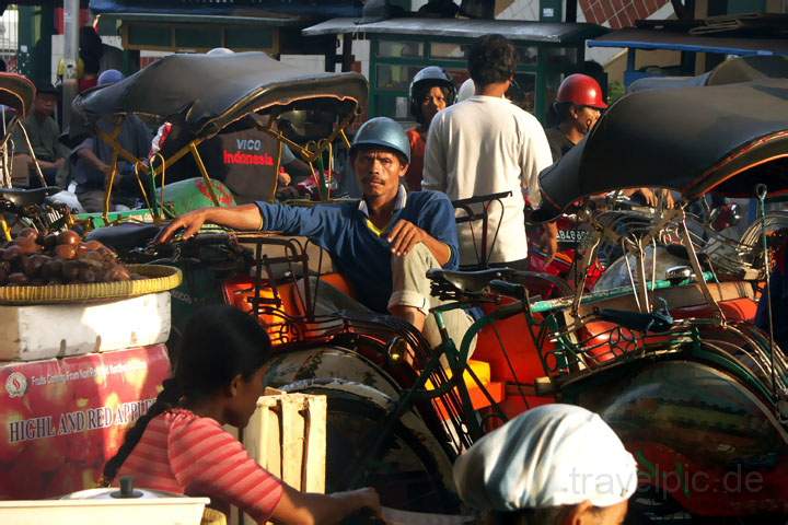 as_id_java_005.JPG - Menschen-Getmmel in Yogyakarta, der touristischen Metropole in Zentral Java, Indonesien