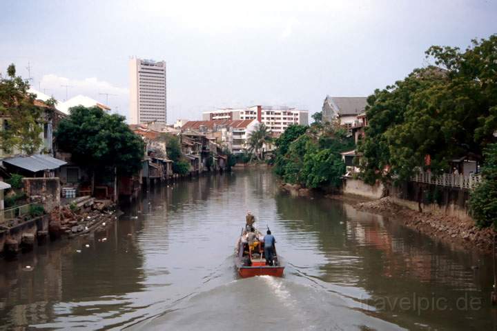 as_malaysia_002.JPG - Bootverkehr auf dem Melaka-Flu in Melaka (oder Malakka) in West-Malaysia