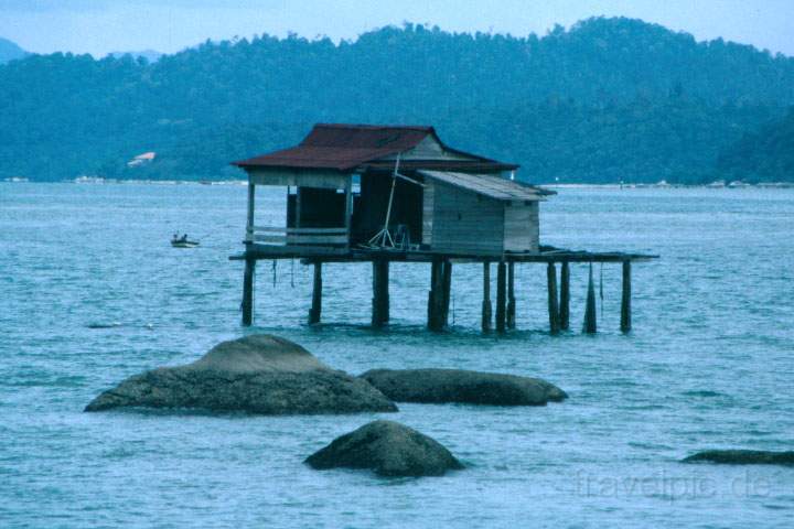 as_malaysia_010.JPG - Eine einsame Htte im Meer bei Pankor, Malaysia