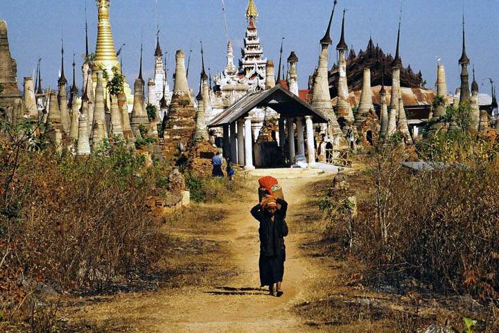 as_myanmar_022.jpg - Stupas und Pagoden in Indein (beim Inle See)