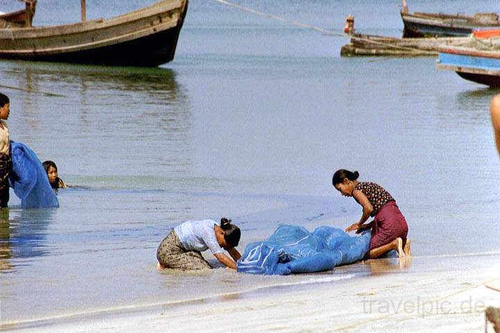 as_myanmar_037.jpg - Fischerfrauen am Ngapali Beach