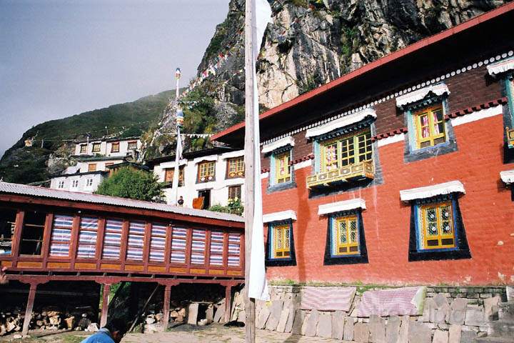 as_np_mt_everest_005.jpg - Kloster Thame, wie ein Adlerhorst in den Berg gebaut