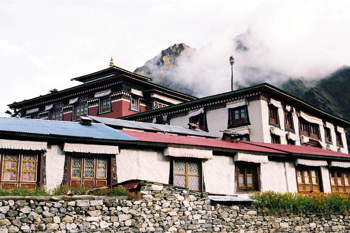 as_np_mt_everest_010.jpg - Auenansicht des nach einem Brand neu aufgebauten Klosters Tengboche