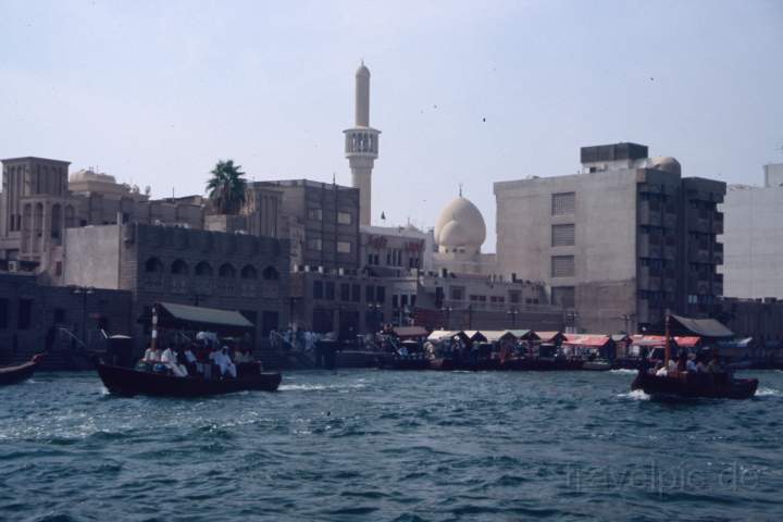 as_vae_dubai_003.JPG - Viel Betrieb auf dem Dubai Creek zwischen den beiden Stadtteilen von Dubai