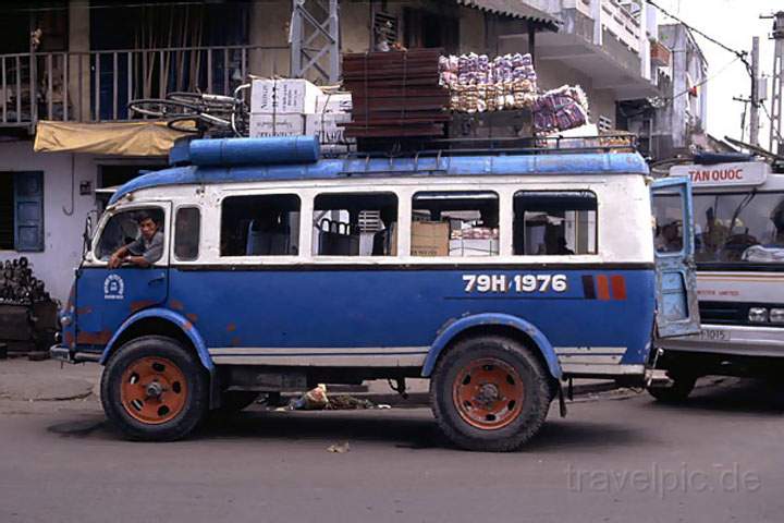 as_vietnam_003.JPG - Typischer Bus in Nhatrang, Vietnam