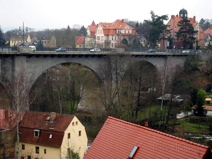 eu_de_bautzen_012.jpg - Mit Blick vom Aussichtspunkt bei der Alten Wasserkunst auf die Friedensbrcke und die Spree