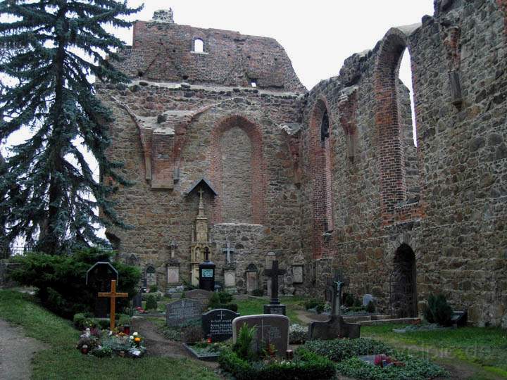 eu_de_bautzen_022.jpg - Der Nikolai-Friedhof mit der Ruine der St.Nikolai-Kapelle