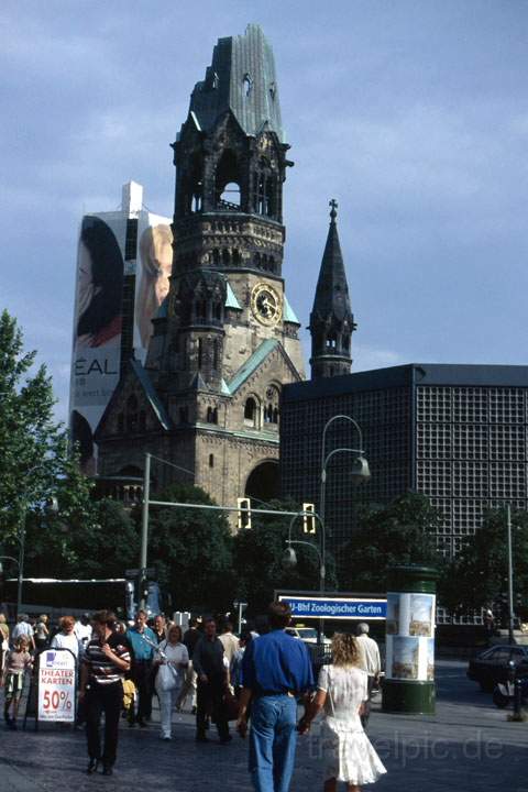 eu_de_berlin_006.JPG - Das Mahnmal der Kirche am Kurfrstendamm in Berlin