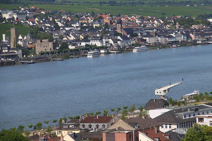 eu_de_bingen_015.jpg - Schiffe am Rhein von der Burg Klopp oberhalb von Bingen