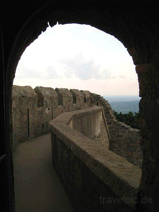 eu_de_frankenstein_008.jpg - Der Zugang zum Wohnturm der Burgruine Frankenstein bei Darmstadt