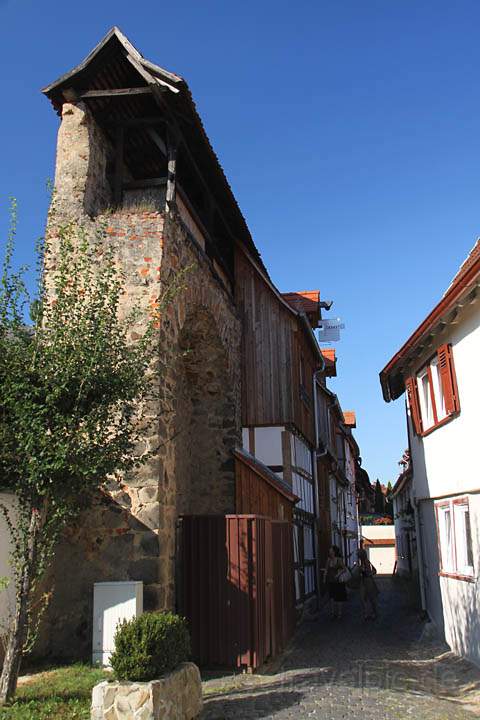 eu_de_butzbach_015.jpg - Schwibbgenhuser in der Stadtmauer der Stadt Butzbach