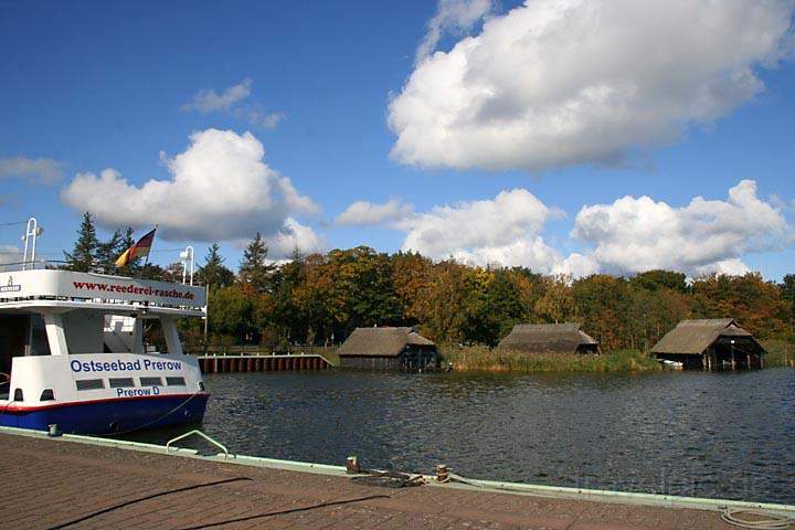 eu_de_fischland_darss_zingst_006.jpg - Bild am Hafen in Prerow auf dem Dar an der Ostsee