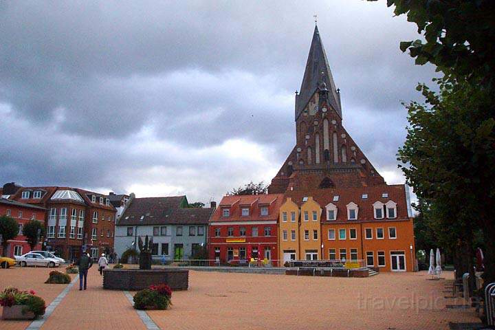 eu_de_fischland_darss_zingst_020.jpg - Die Kirche am Markt in Barth am Barther Bodden