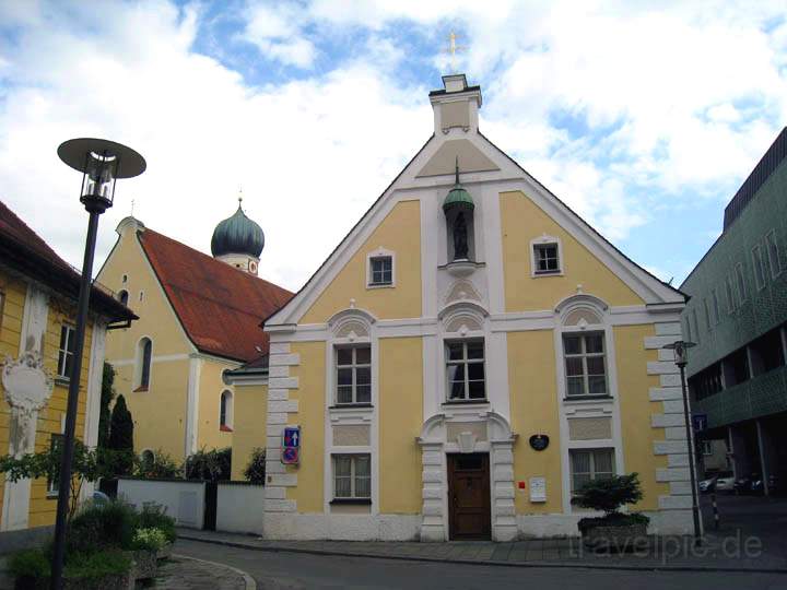 eu_de_fuerstenfeldbruck_002.jpg - Huser in der Nhe der Pfarrkirche St. Magdalena