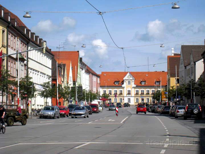 eu_de_fuerstenfeldbruck_018.jpg - Hauptstrasse Frstenfeldbruck mit Blick auf das neue Rathaus