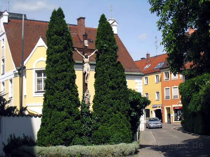 eu_de_fuerstenfeldbruck_020.jpg - Vorplatz der Pfarrkirche St. Magdalena