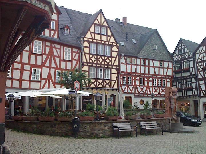 eu_de_limburg_002.jpg - Fahrwerkhuser am Marktplatz von Limburg an der Lahn