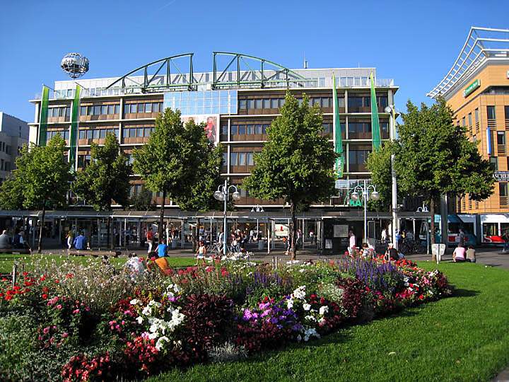 eu_de_mannheim_005.jpg - Blick auf die Galeria Kaufhof vom Paradeplatz in N1