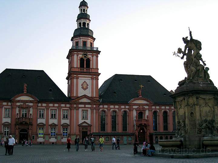 eu_de_mannheim_017.jpg - Das alte Rathaus am Marktplatz an der Breiten Strae