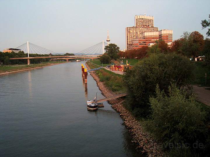 eu_de_mannheim_019.jpg - Abendstimmung an der Kurpfalzbrcke ber den Neckar