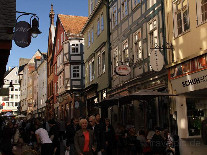 eu_de_marburg_003.jpg - Viel los auf der Fugngerzone Barferstrae in Marburg