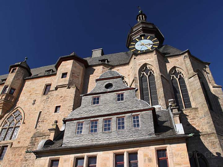 eu_de_marburg_015.jpg - Die Rentkammer vom Marburger Schlo mit dem Uhrturm