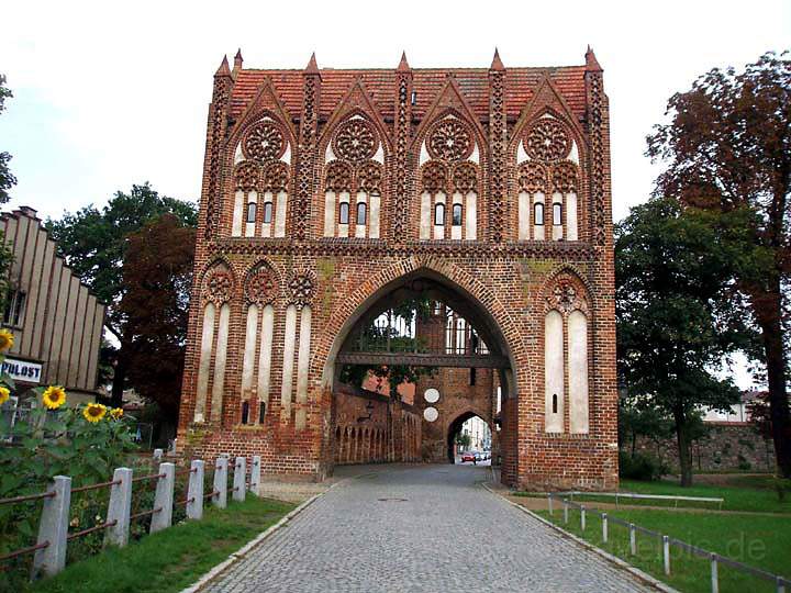 eu_de_mecklenburgische_seenplatte_009.jpg - Das Stadttor von Neubrandenburg in Mecklenburg-Vorpommern