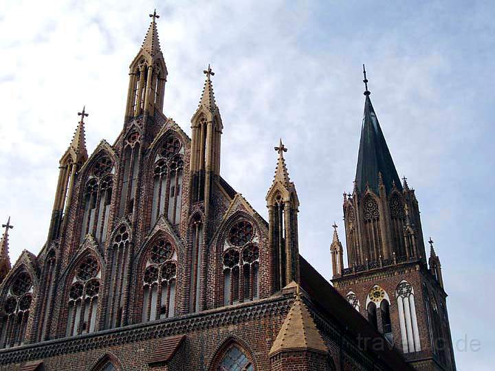 eu_de_mecklenburgische_seenplatte_010.jpg - Die Marienkirche, heute Konzertkirche, von Neubrandenburg in Mecklenburg-Vorpommern