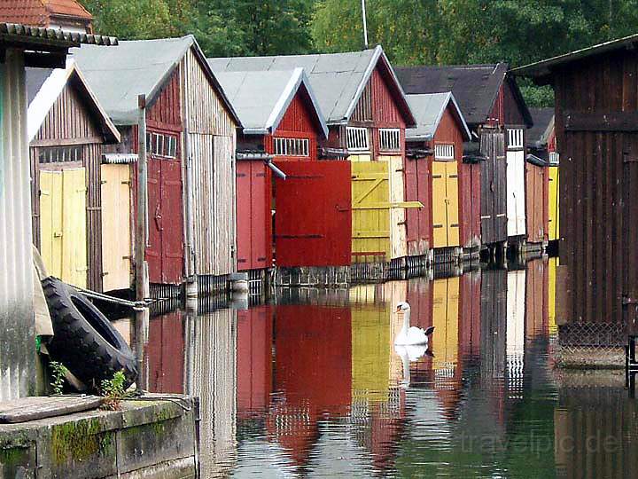 eu_de_mecklenburgische_seenplatte_012.jpg - Spiegelungen im Oberbach, Neubrandenburg in Mecklenburg-Vorpommern