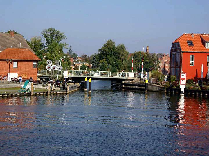 eu_de_mecklenburgische_seenplatte_018.jpg - Die Drehbrcke von Malchow in Mecklenburg-Vorpommern