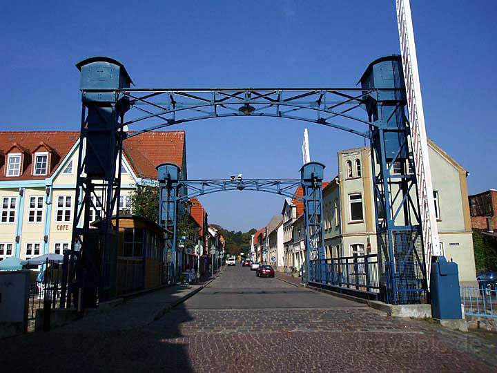 eu_de_mecklenburgische_seenplatte_019.jpg - Die Hubbrcke von Plau in Mecklenburg-Vorpommern