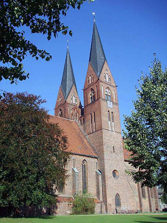 eu_de_mecklenburgische_seenplatte_021.jpg - Die Kirche Trinitatis in Neuruppin, Brandenburg