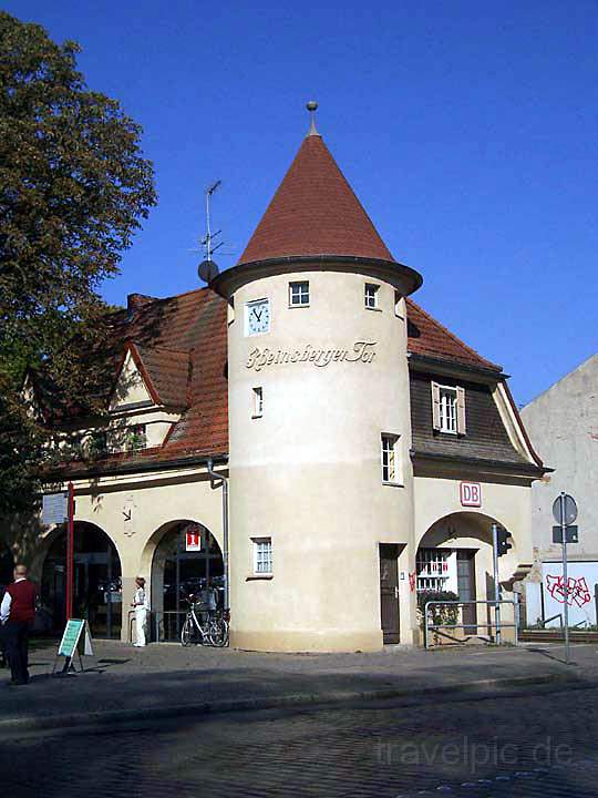 eu_de_mecklenburgische_seenplatte_022.jpg - Das Rheinsberger Tor in Neuruppin, Brandenburg