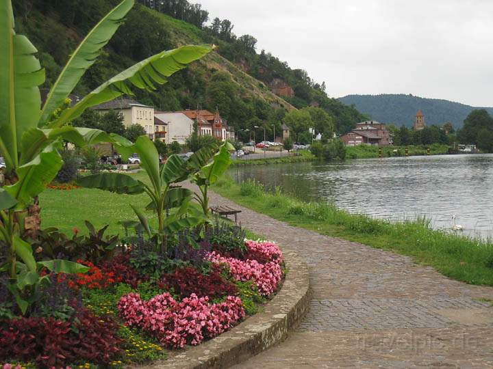 eu_de_miltenberg_001.jpg - Fuweg an der Mainstrae zu Miltenberg