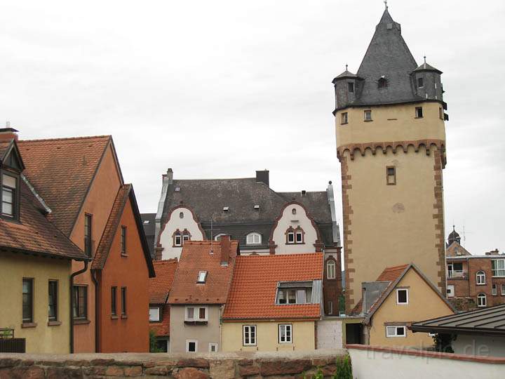 eu_de_miltenberg_007.jpg - Der Wrzburger Turm in der Altstadt von Miltenberg