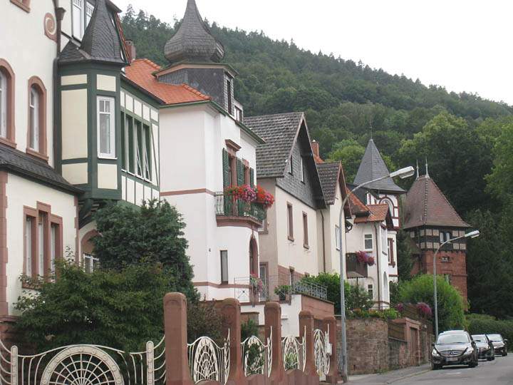 eu_de_miltenberg_008.jpg - Huserzeile am Burgweg in Miltenberg am Main