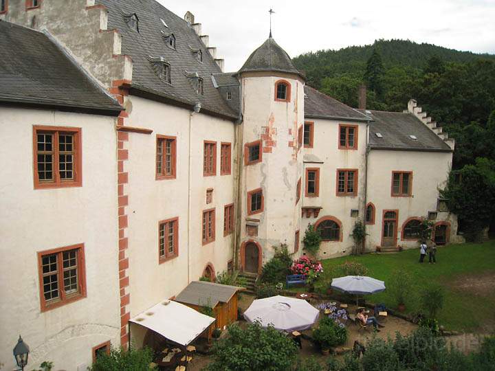 eu_de_miltenberg_013.jpg - Der Burghof der Mildenburg zu Miltenberg