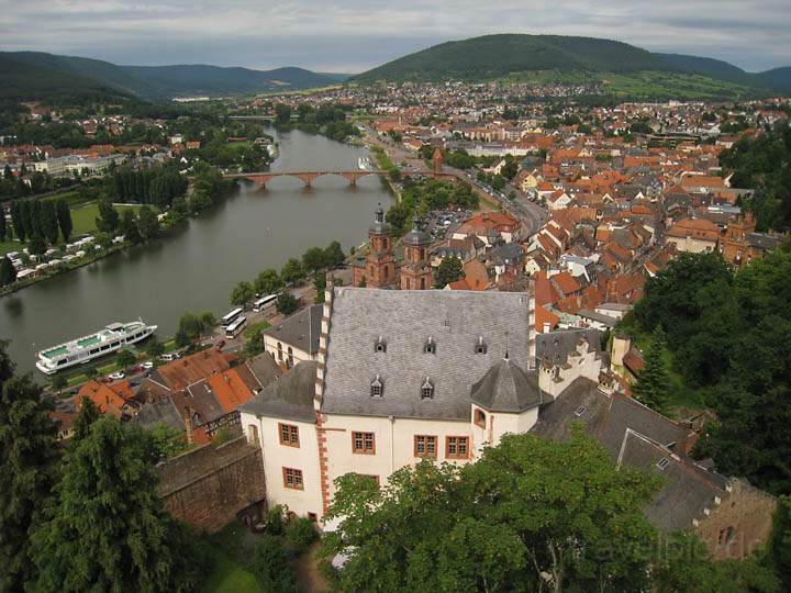 eu_de_miltenberg_014.jpg - Blick vom 27 m hohen Bergfried der Mildenburg auf Miltenberg