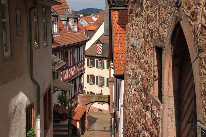 eu_de_miltenberg_016.jpg - Blick von der Schlogasse auf die Altstadt von Miltenberg